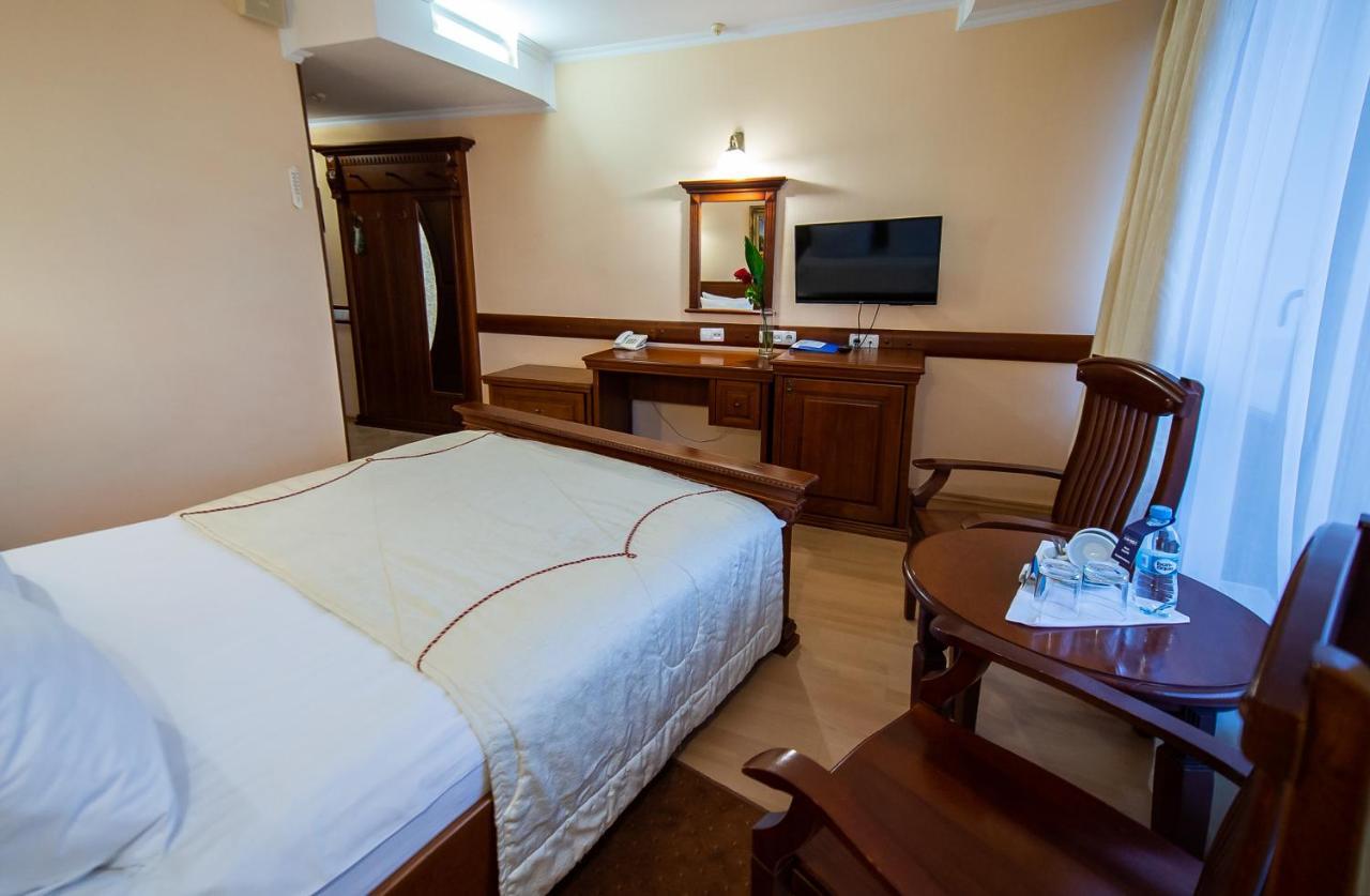 Salute Hotel Kiev Dış mekan fotoğraf